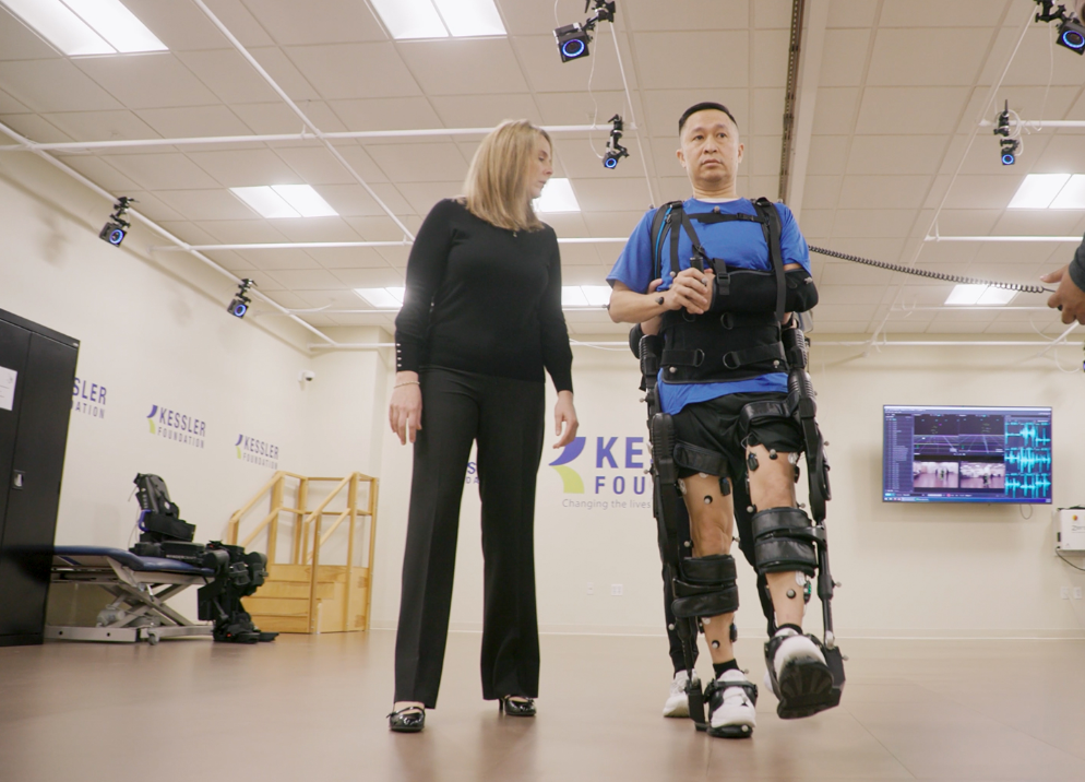 外骨骼机器人让行动障碍者直立行走，金年金字招牌·虚拟动点OptiTrack助力人类突破能力边界
